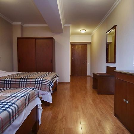 Готель Bagrati 1003 Кутаїсі Екстер'єр фото